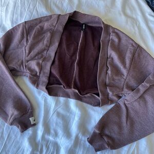 Alphalete Overlay Shrug - small - heather sugar